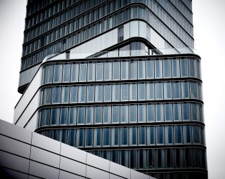 Stuttgarts höchstes Hotel- und Bürogebäude  vereint Ästhetik und Naturschutz